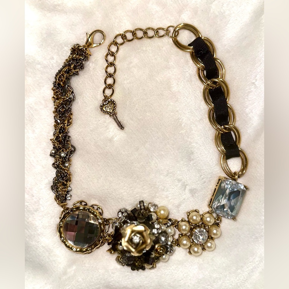 NWOT Vintage Betsey Johnson Floral Jeweled Choker-Style Necklace Signature Key